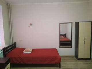 Отель Hotel Tsentralnoho Budynku Khudozhnyka Киев Бюджетный двухместный номер с 2 отдельными кроватями-15