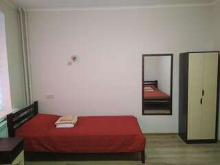 Отель Hotel Tsentralnoho Budynku Khudozhnyka Киев Бюджетный двухместный номер с 2 отдельными кроватями-4